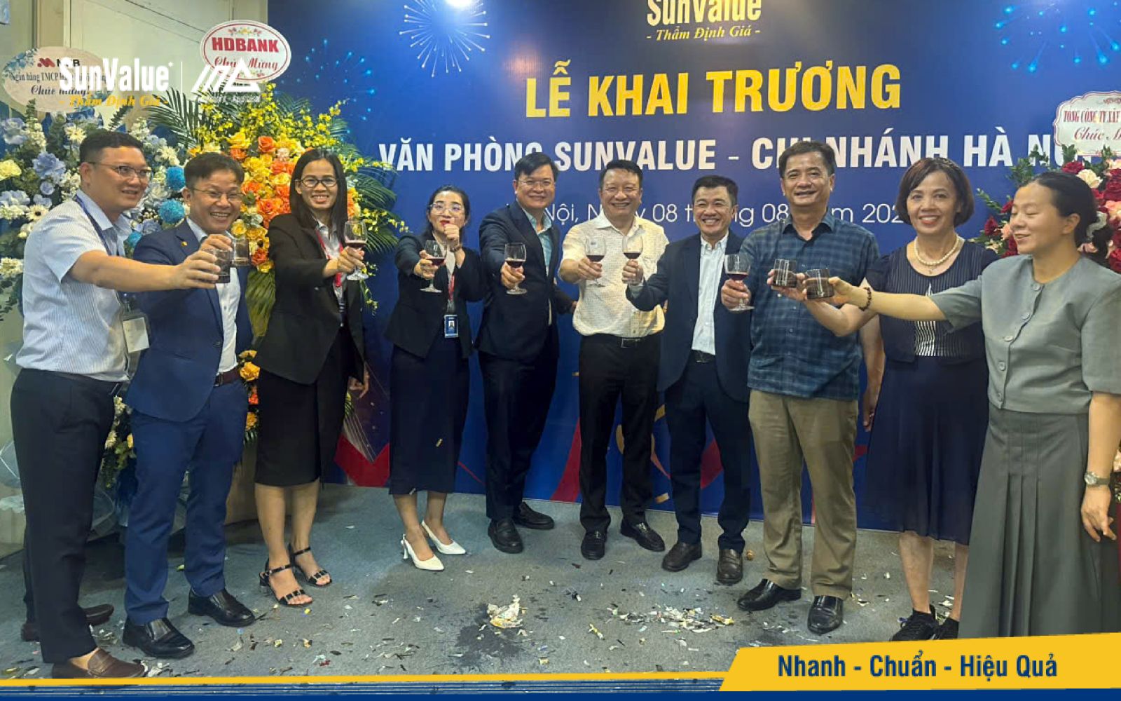 Khách mời tham dự lễ khai trương