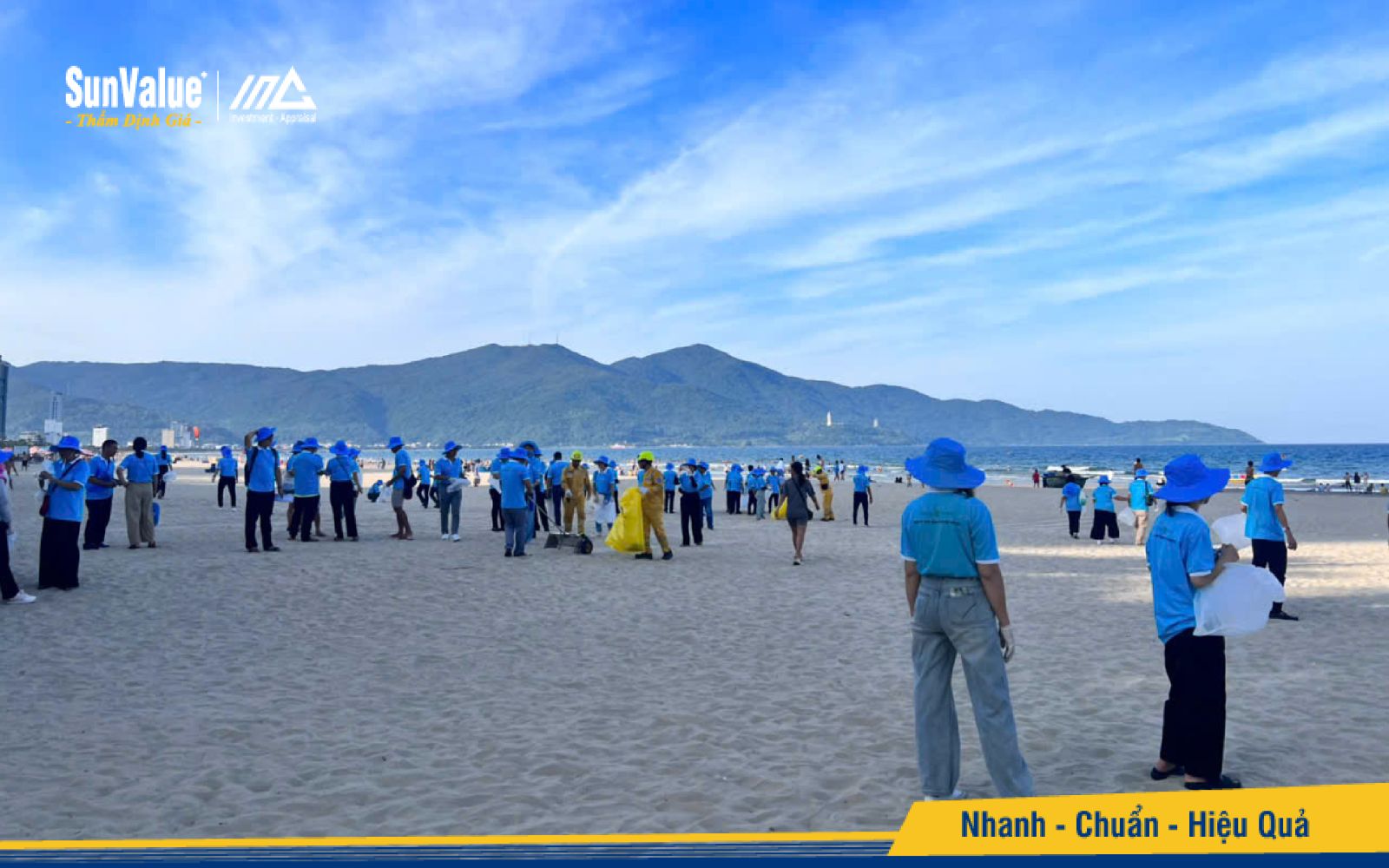 Hoạt động làm sạch bãi biển Mỹ Khê diễn ra từ 16:35 đến 16:50