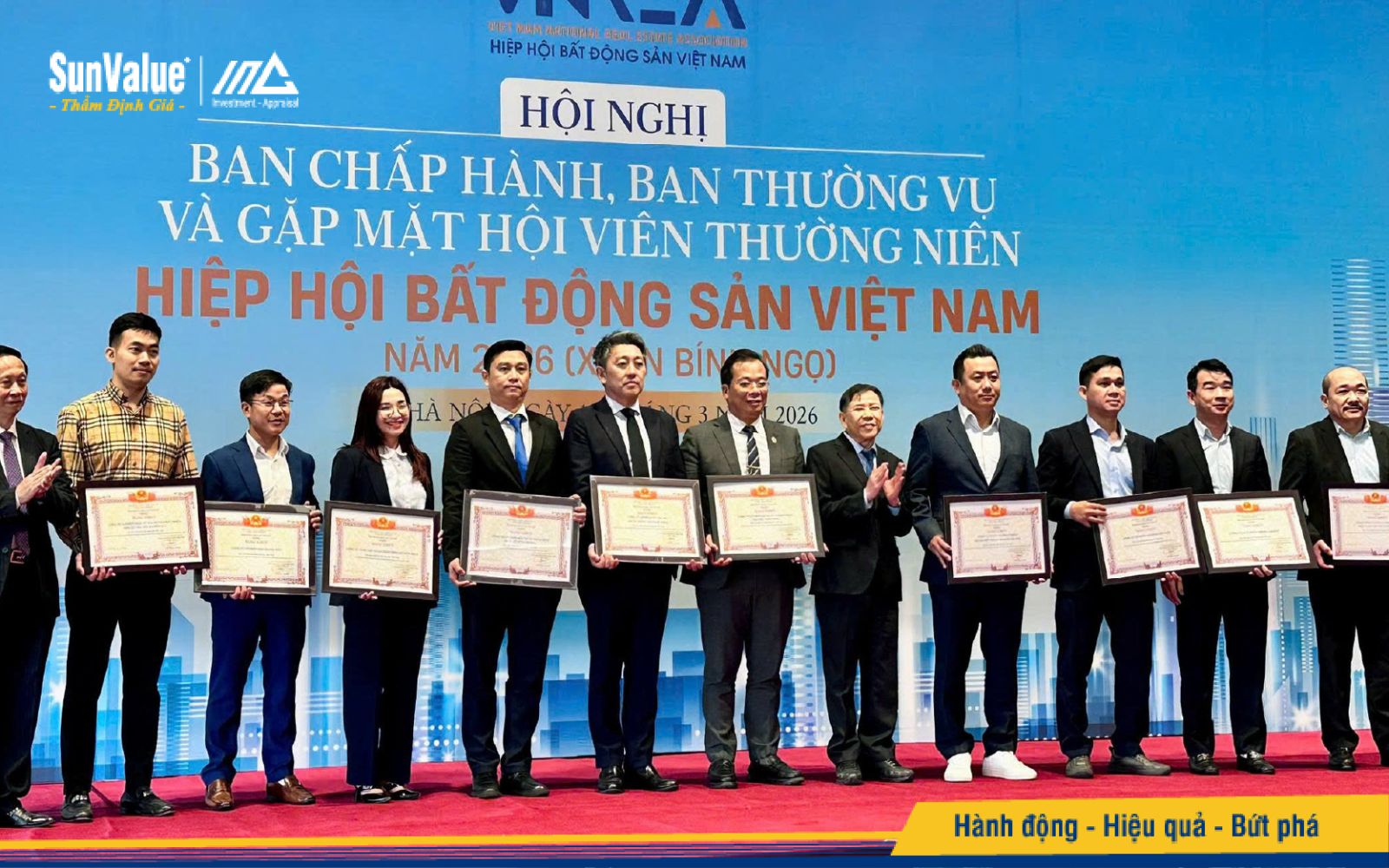 Thẩm định Quốc tế Đông Dương vinh dự được Hiệp hội Bất động sản Việt Nam trao Bằng khen