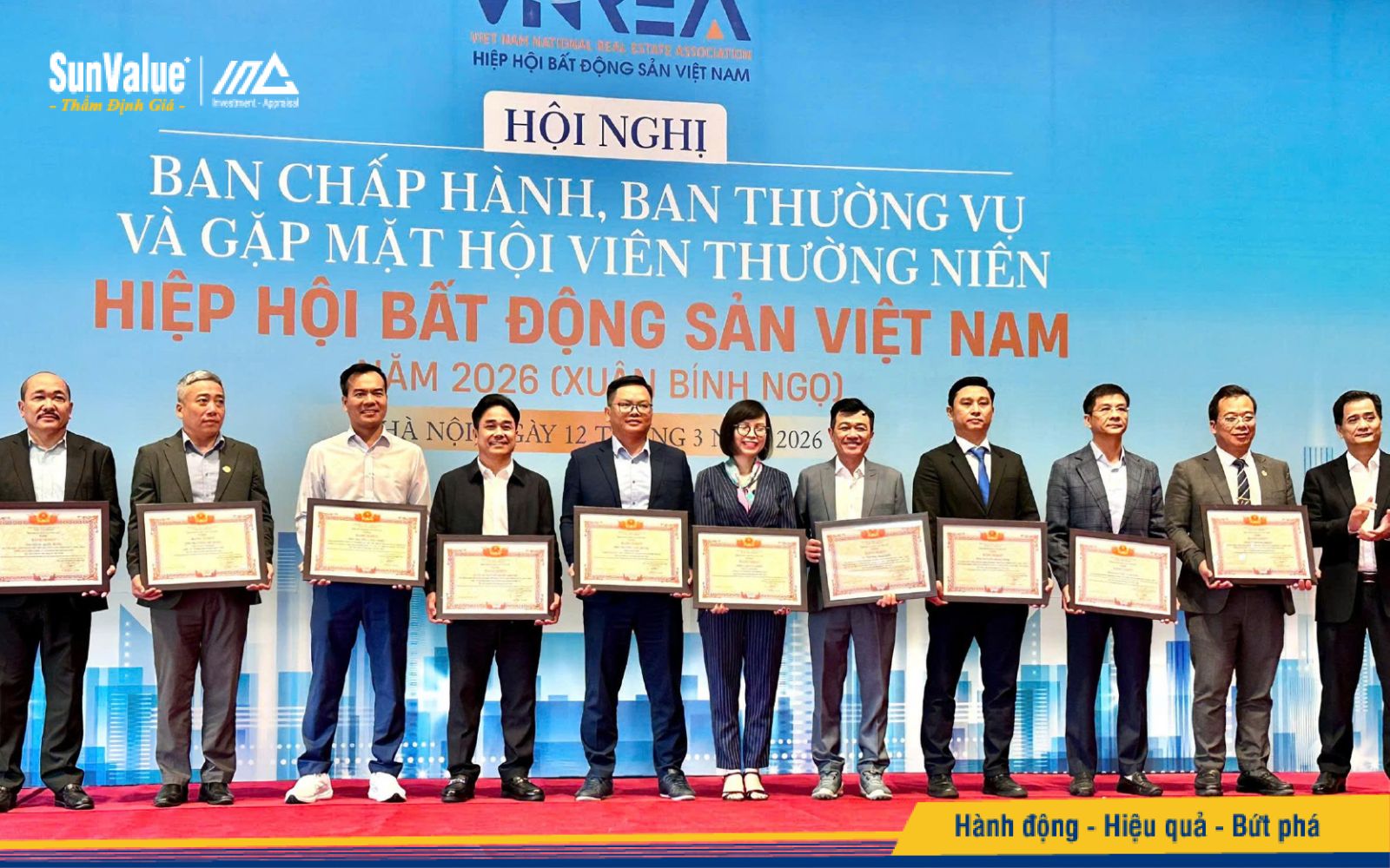 Tiến sĩ Trương Thái Sơn được vinh danh với Bằng khen của Hiệp hội